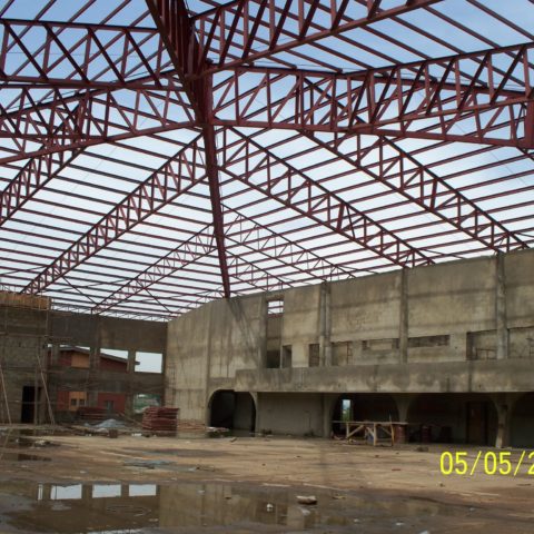 KAKANFO INN AUDITORIUM IBADAN (WHILE UNDER CONSTRUCTION) WITH 54.2m SPAN STEEL ROOF TRUSSES NOW COMPLETED)